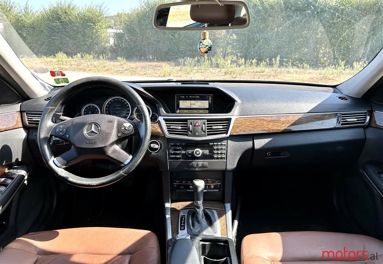 2010' Mercedes-Benz E 220 photo #6