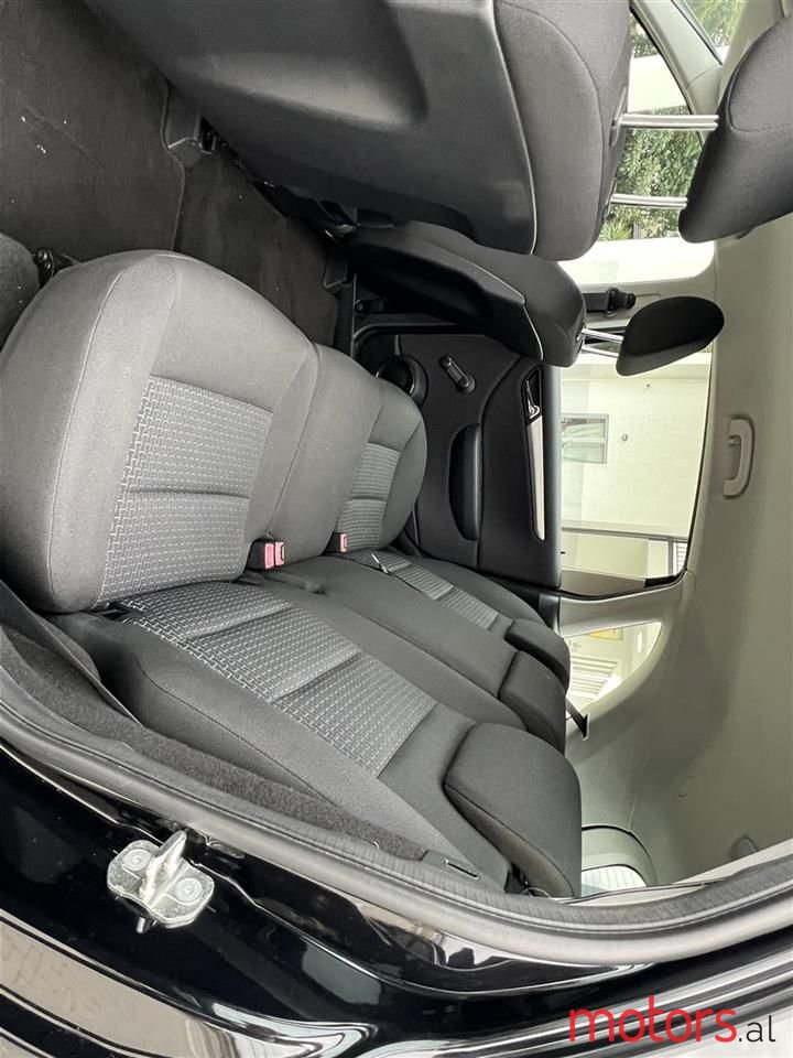 2010' Mercedes-Benz B 180 photo #6