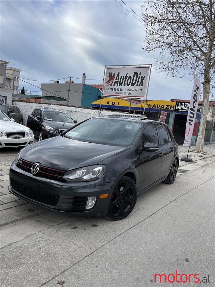 2011' Volkswagen Golf photo #1