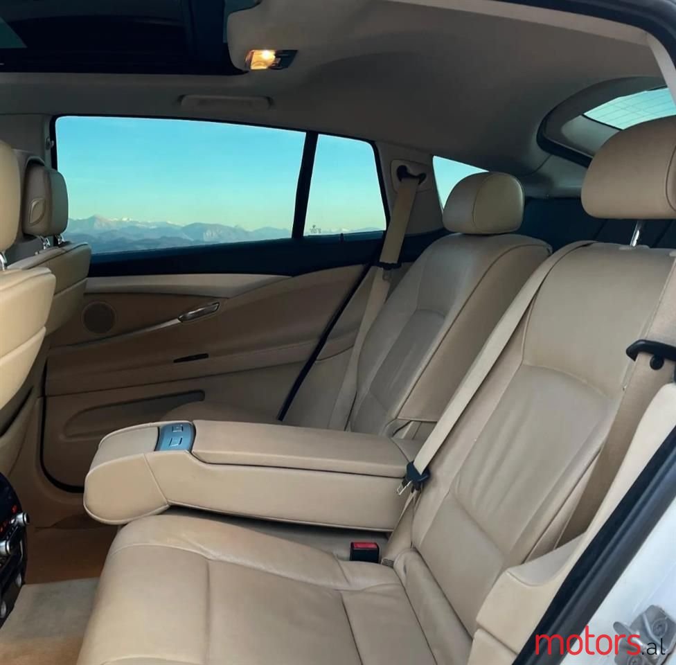 2012' BMW 530 photo #3