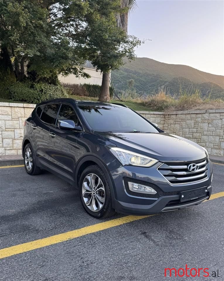 2013' Hyundai Santa Fe photo #3