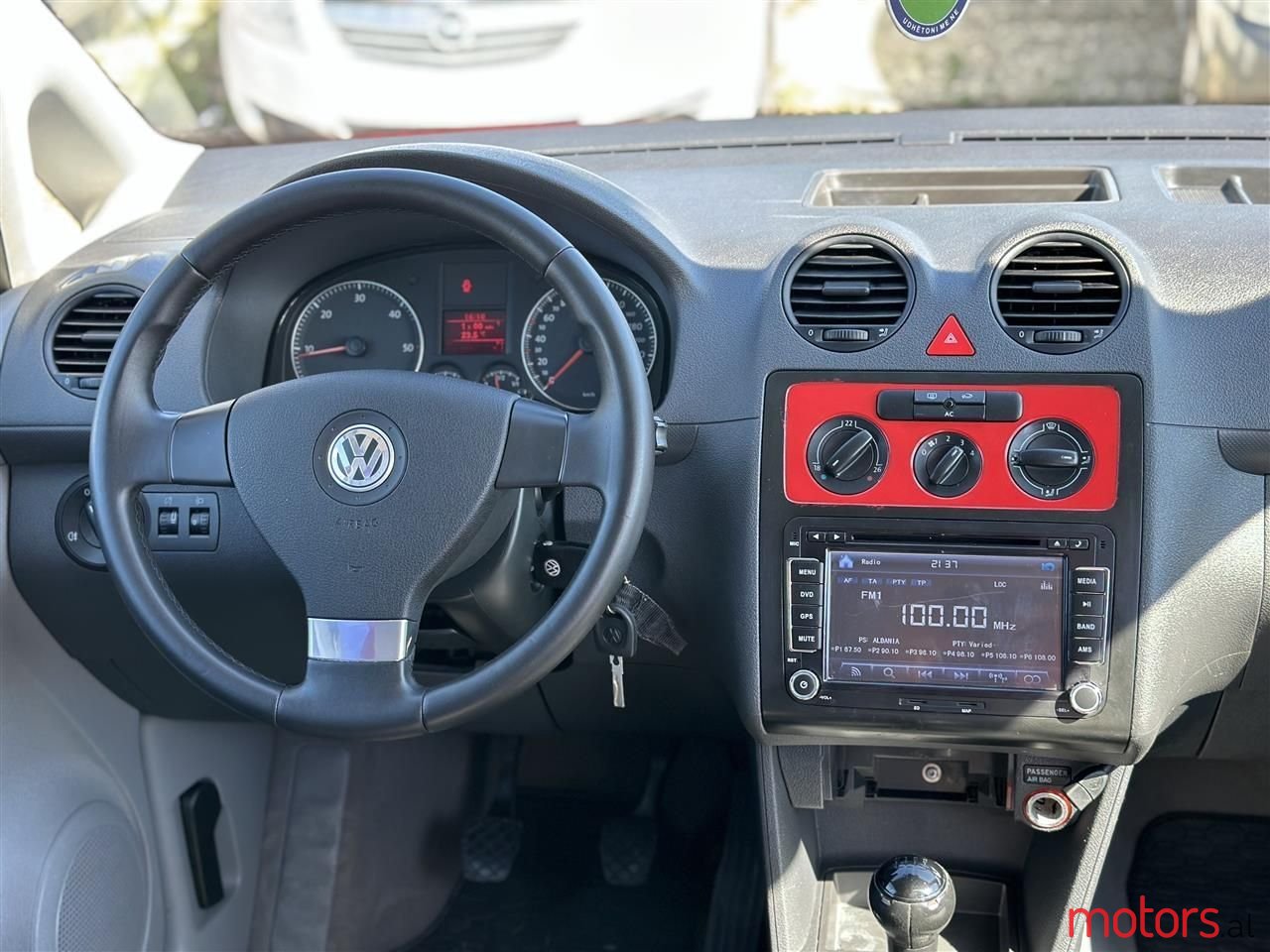 2007' Volkswagen Caddy photo #2