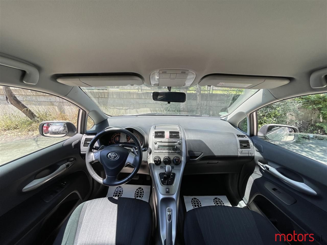 2007' Toyota Auris photo #6