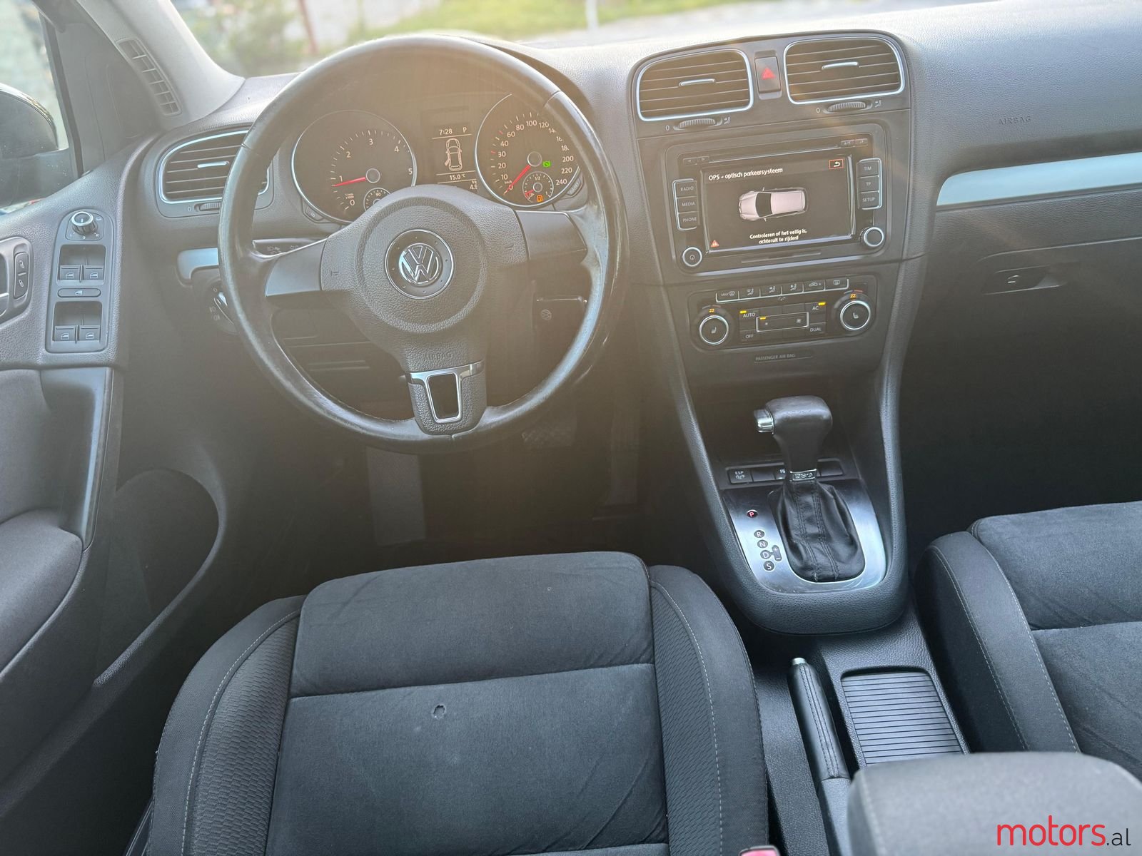 2009' Volkswagen Golf photo #4