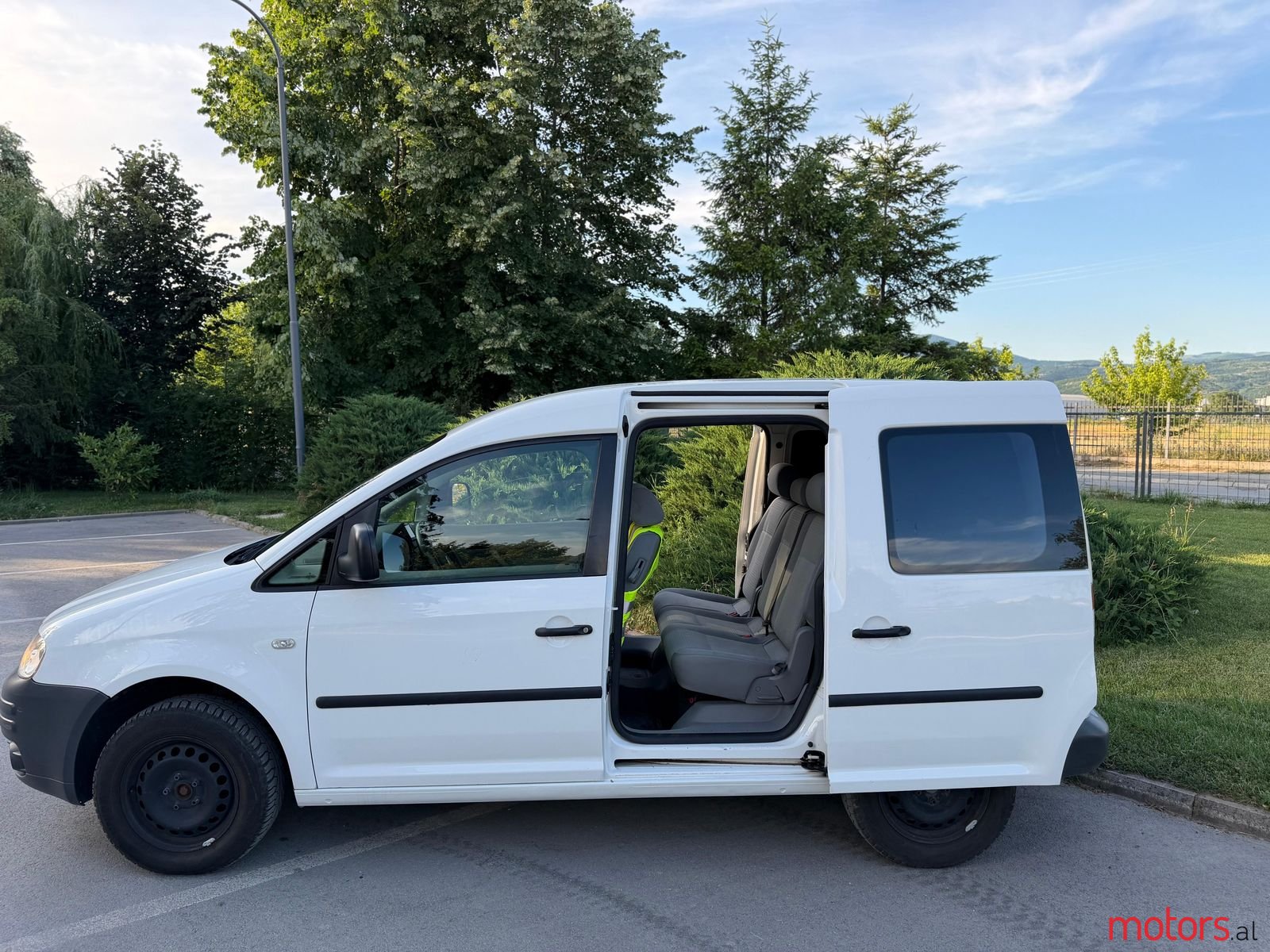 2008' Volkswagen Caddy photo #6