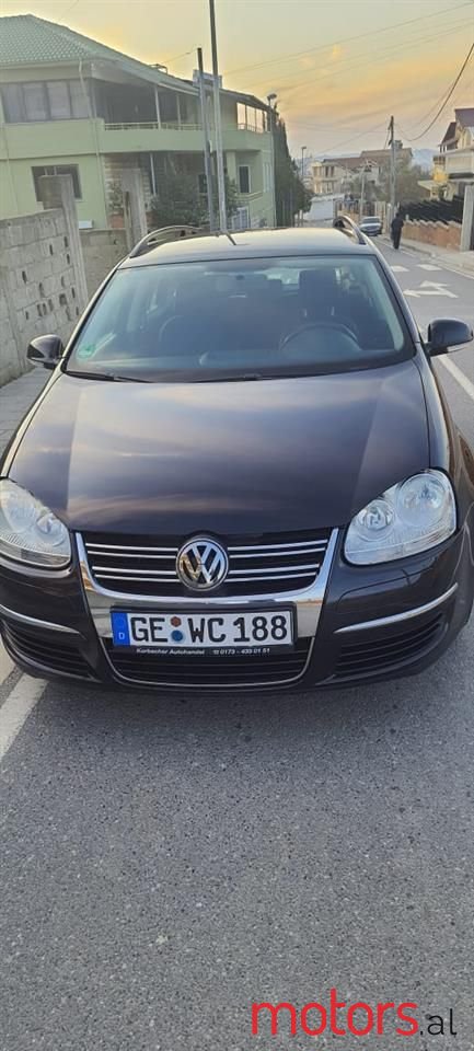 2008' Volkswagen Golf photo #2