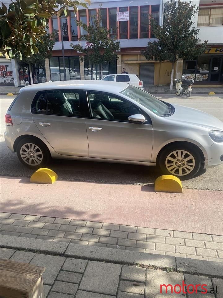 2008' Volkswagen Golf photo #3