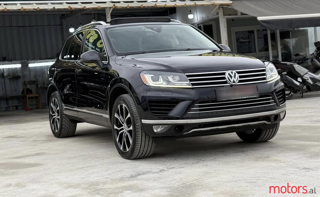 2016' Volkswagen Touareg photo #2