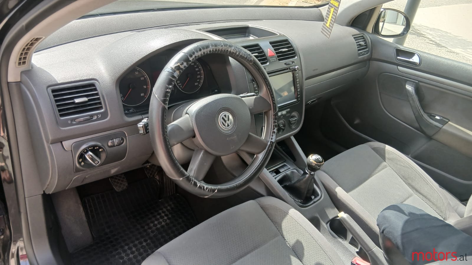 2005' Volkswagen Golf photo #3