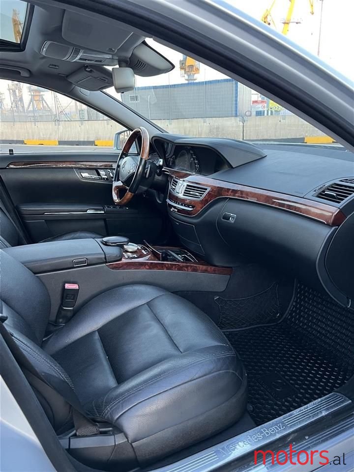 2010' Mercedes-Benz S 550 photo #4