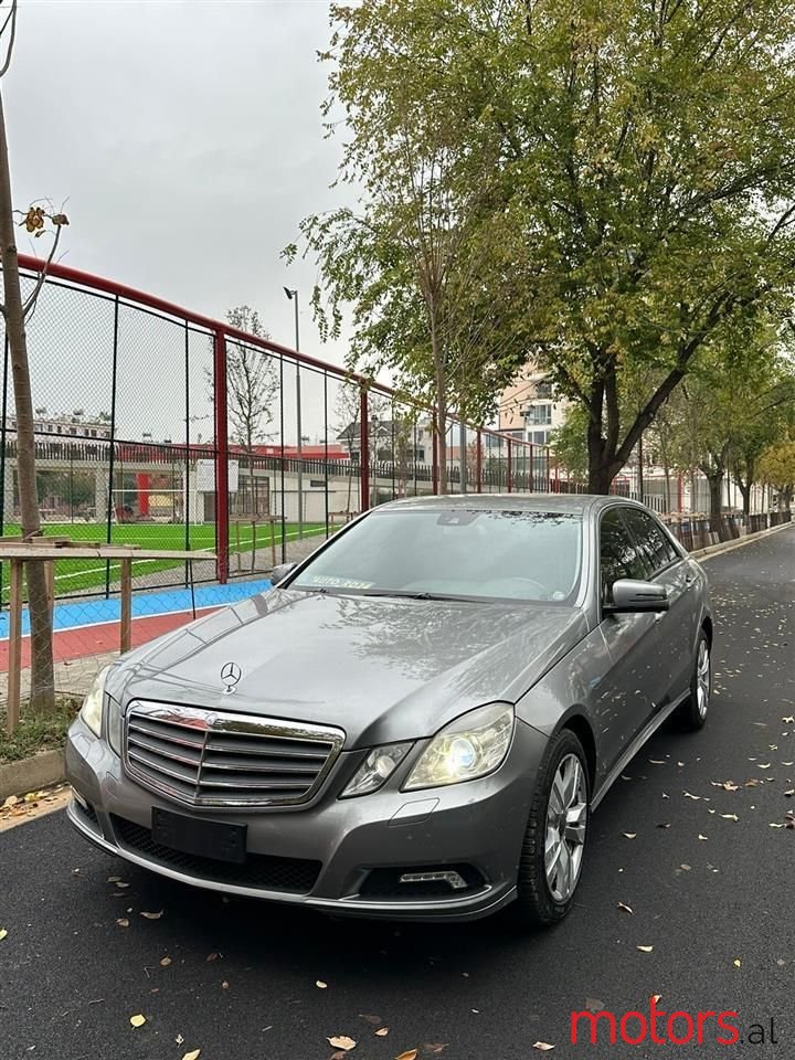 2011' Mercedes-Benz 220 photo #1