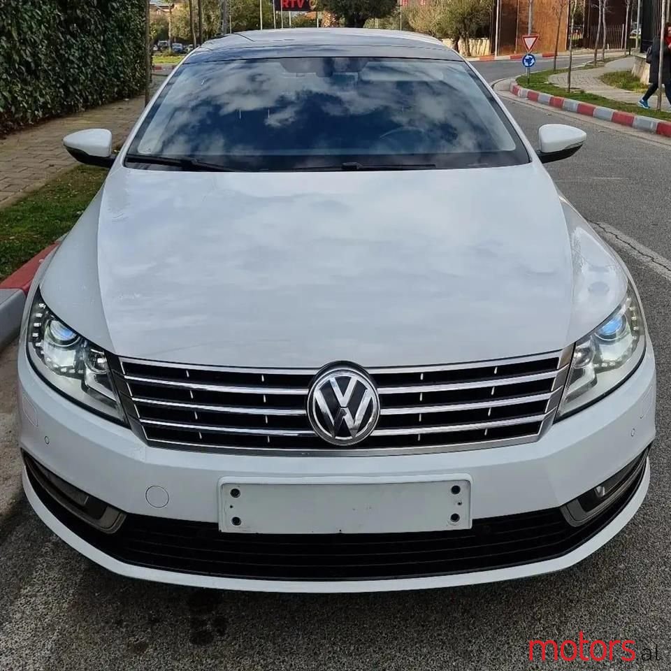 2015' Volkswagen Passat photo #2