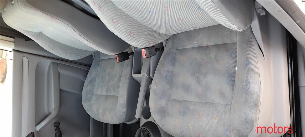 2009' Volkswagen Caddy photo #4