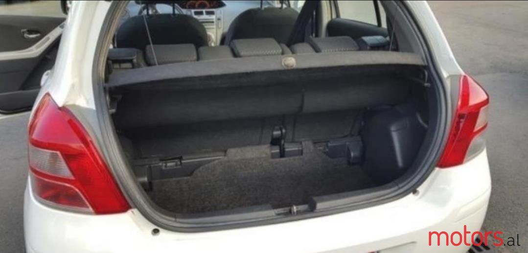 2011' Toyota Yaris photo #6