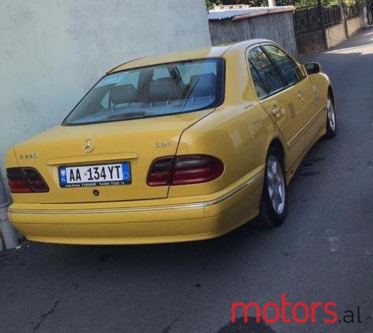 2001' Mercedes-Benz E 220 photo #4