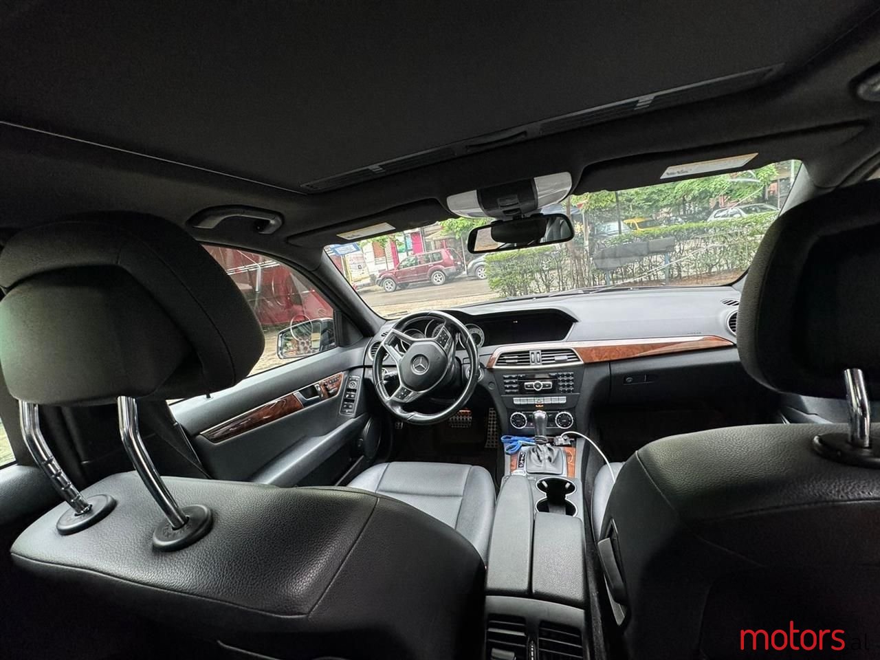2012' Mercedes-Benz C 300 photo #4