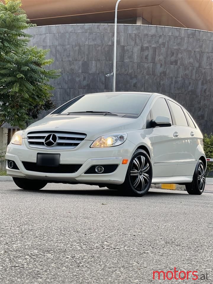 2011' Mercedes-Benz 200 photo #4