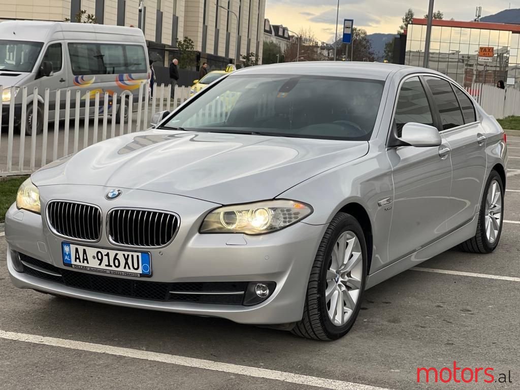 2011' BMW 530 photo #5