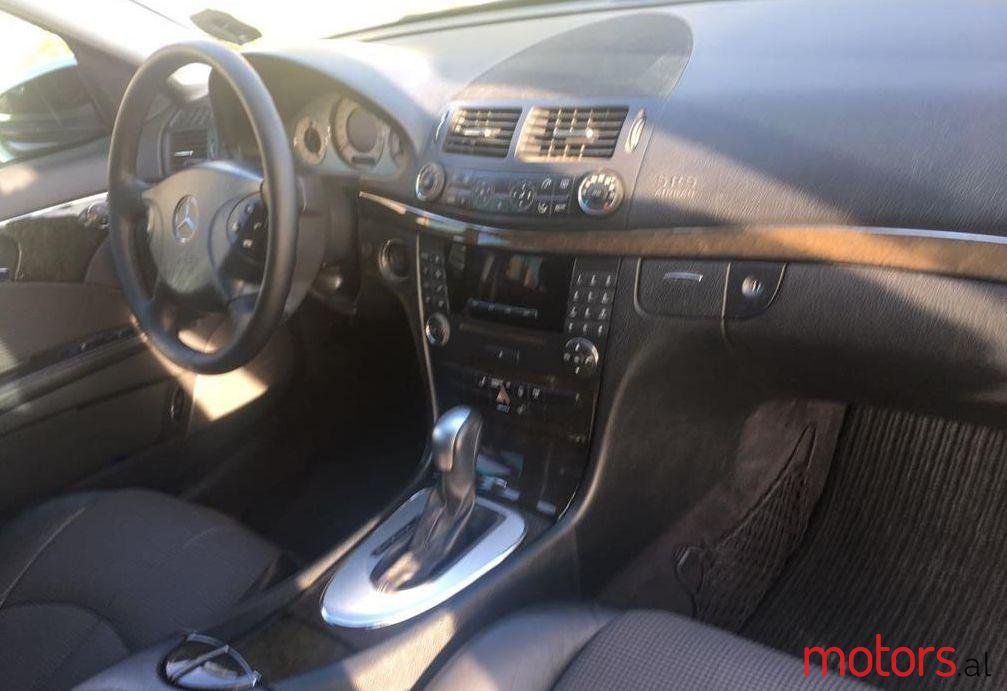 2003' Mercedes-Benz E 270 photo #1