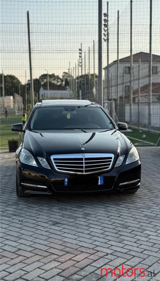 2011' Mercedes-Benz 220 photo #3