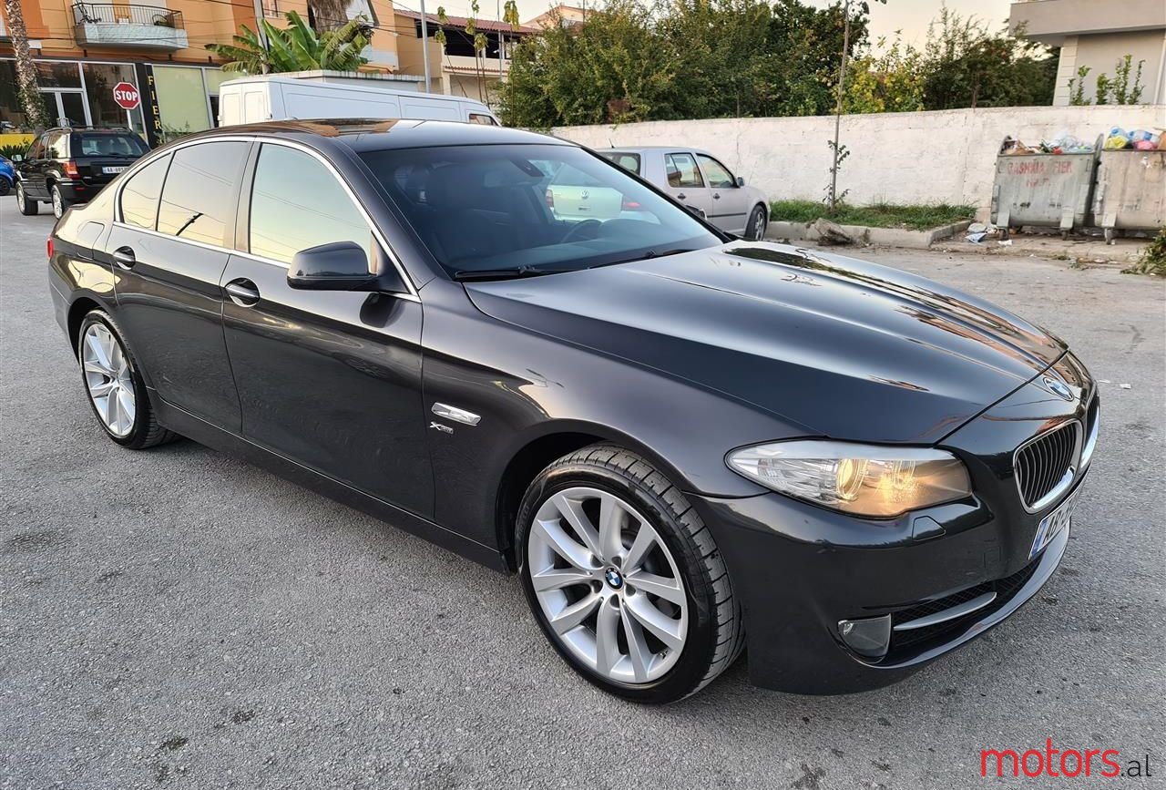 2011' BMW 520 photo #1