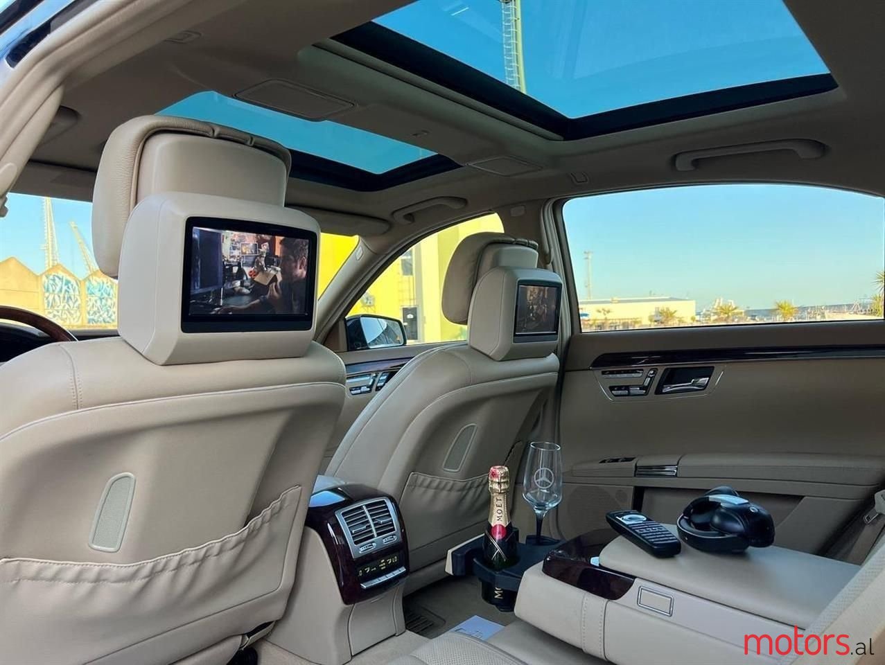 2010' Mercedes-Benz S 550 photo #5