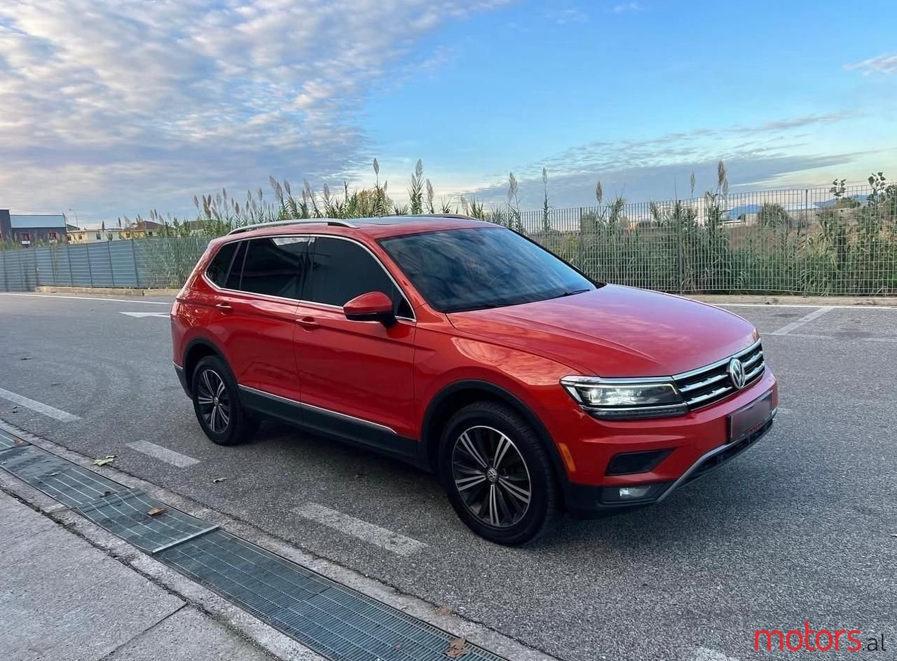 2018' Volkswagen Tiguan photo #4