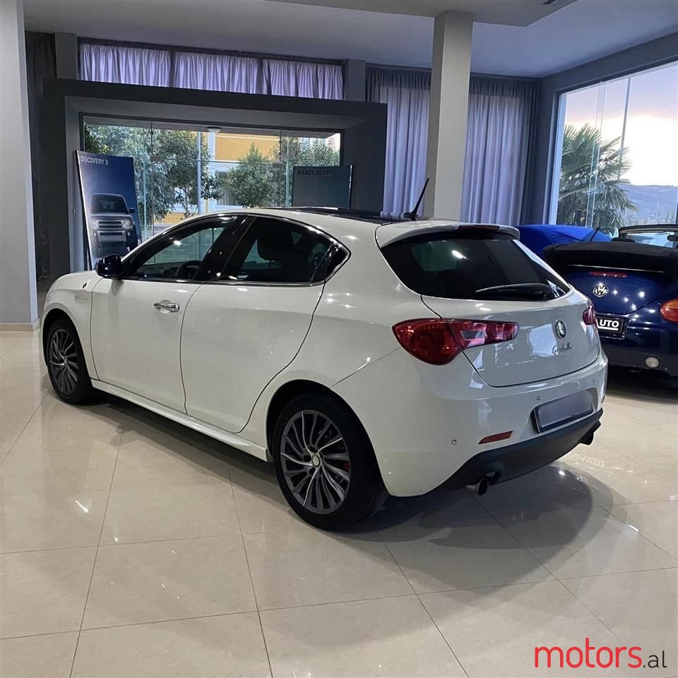 2010' Alfa Romeo Giulietta photo #4