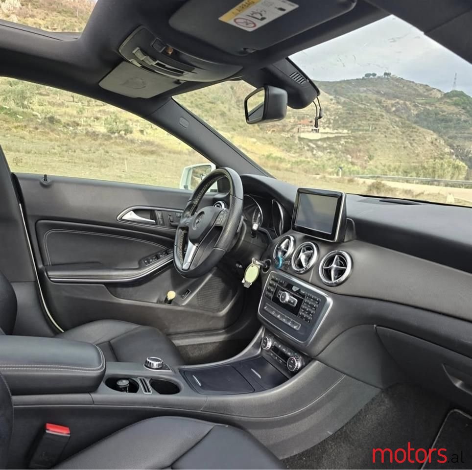 2014' Mercedes-Benz CLA 200 photo #5