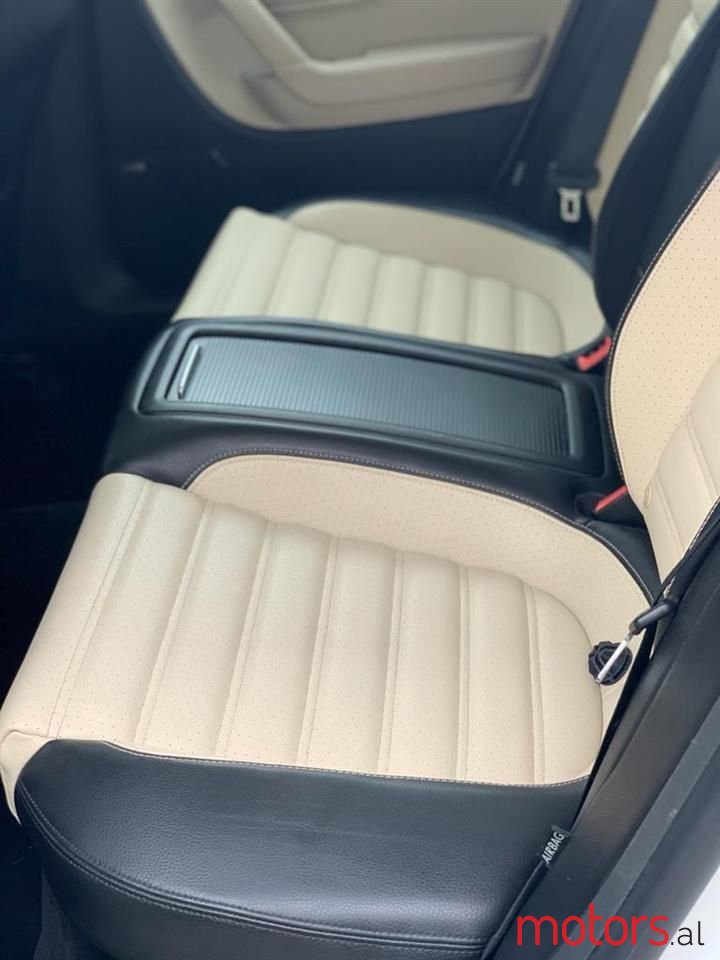 2010' Volkswagen Passat photo #5