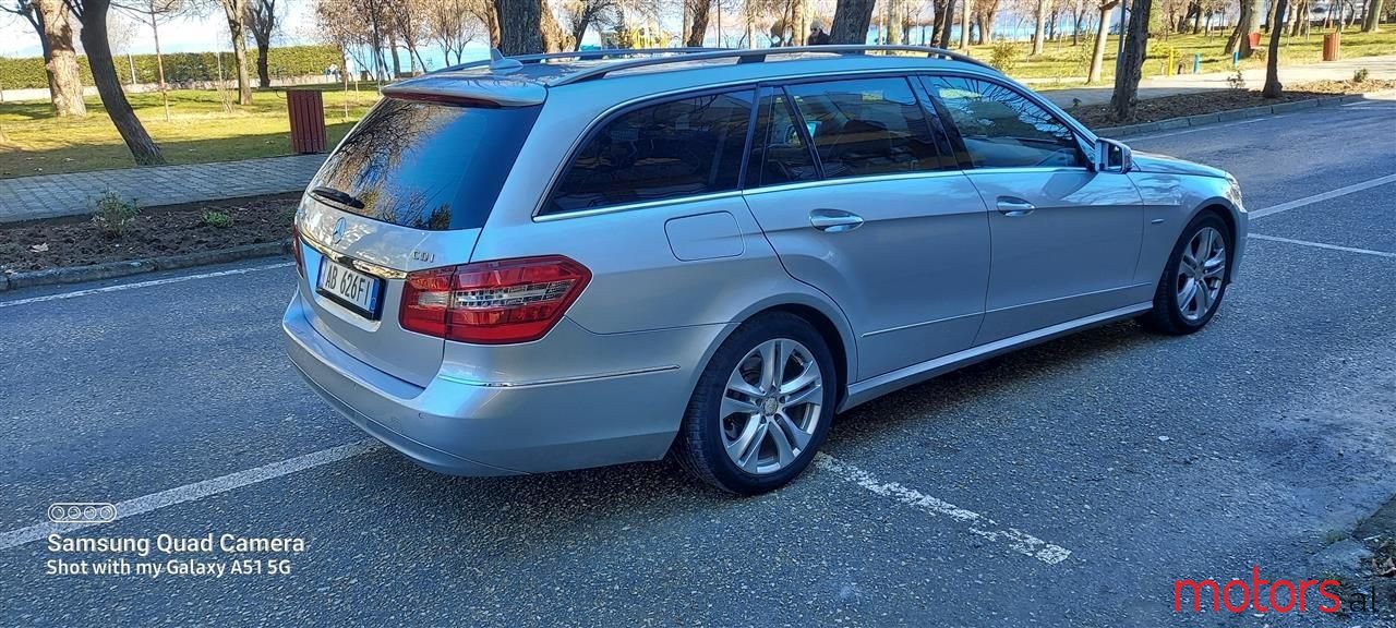 2011' Mercedes-Benz E 250 photo #4