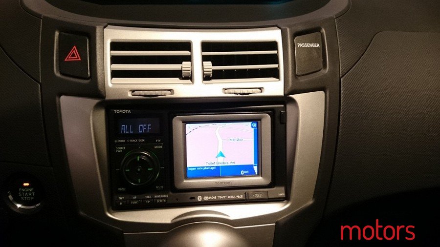 2005' Toyota Yaris photo #2