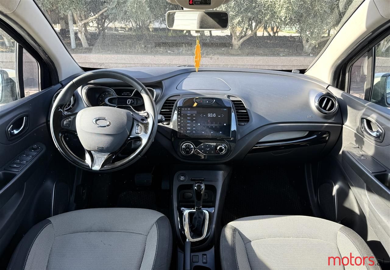 2014' Renault Capture photo #3