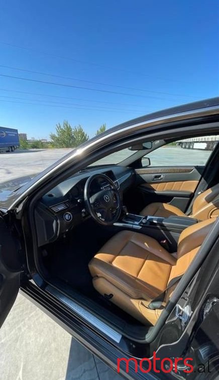 2010' Mercedes-Benz E 220 photo #4