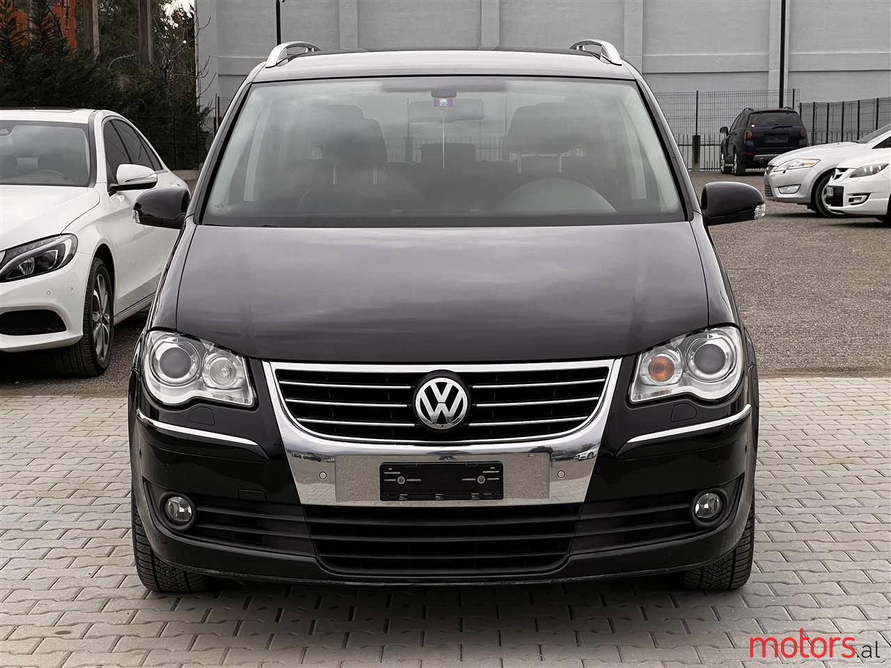 2008' Volkswagen Touran photo #3