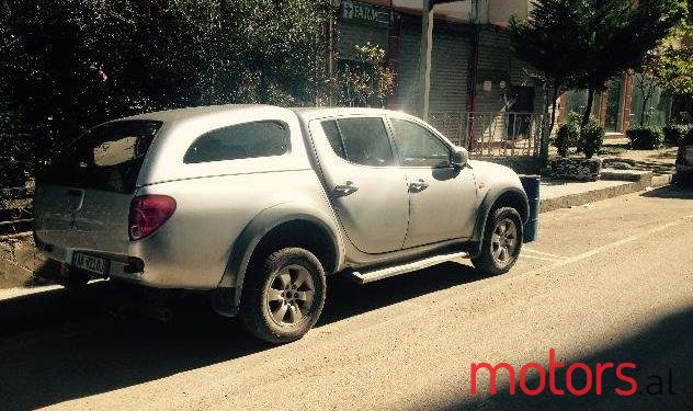 2006' Mitsubishi L200 photo #1