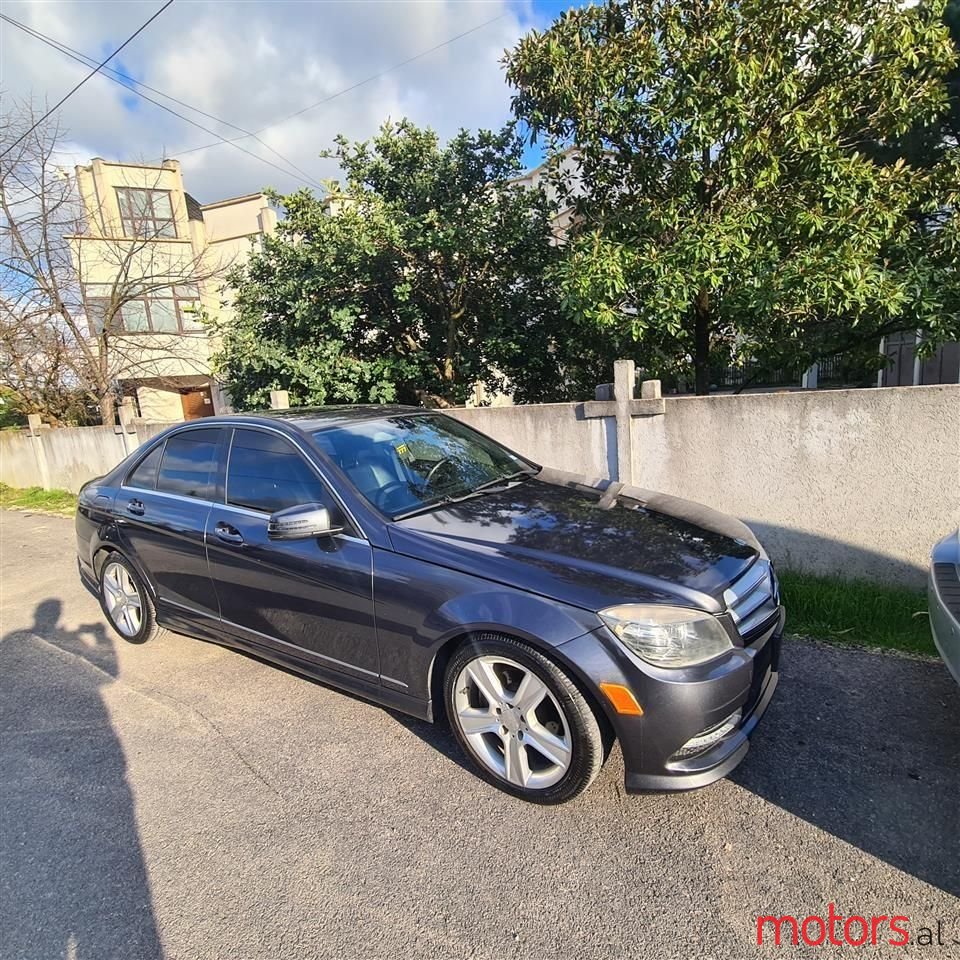 2011' Mercedes-Benz C 300 photo #1