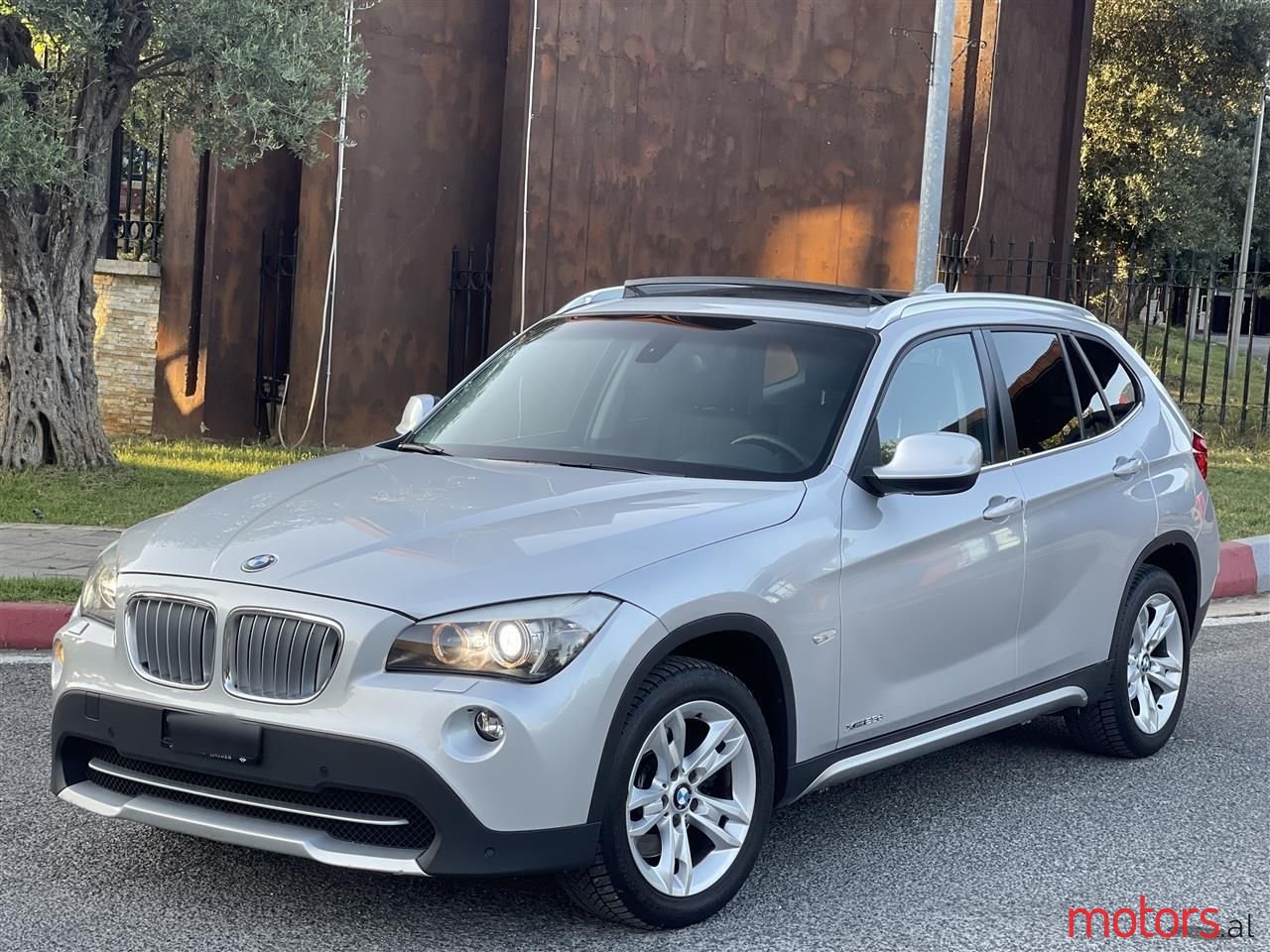 2011' BMW X1 photo #1