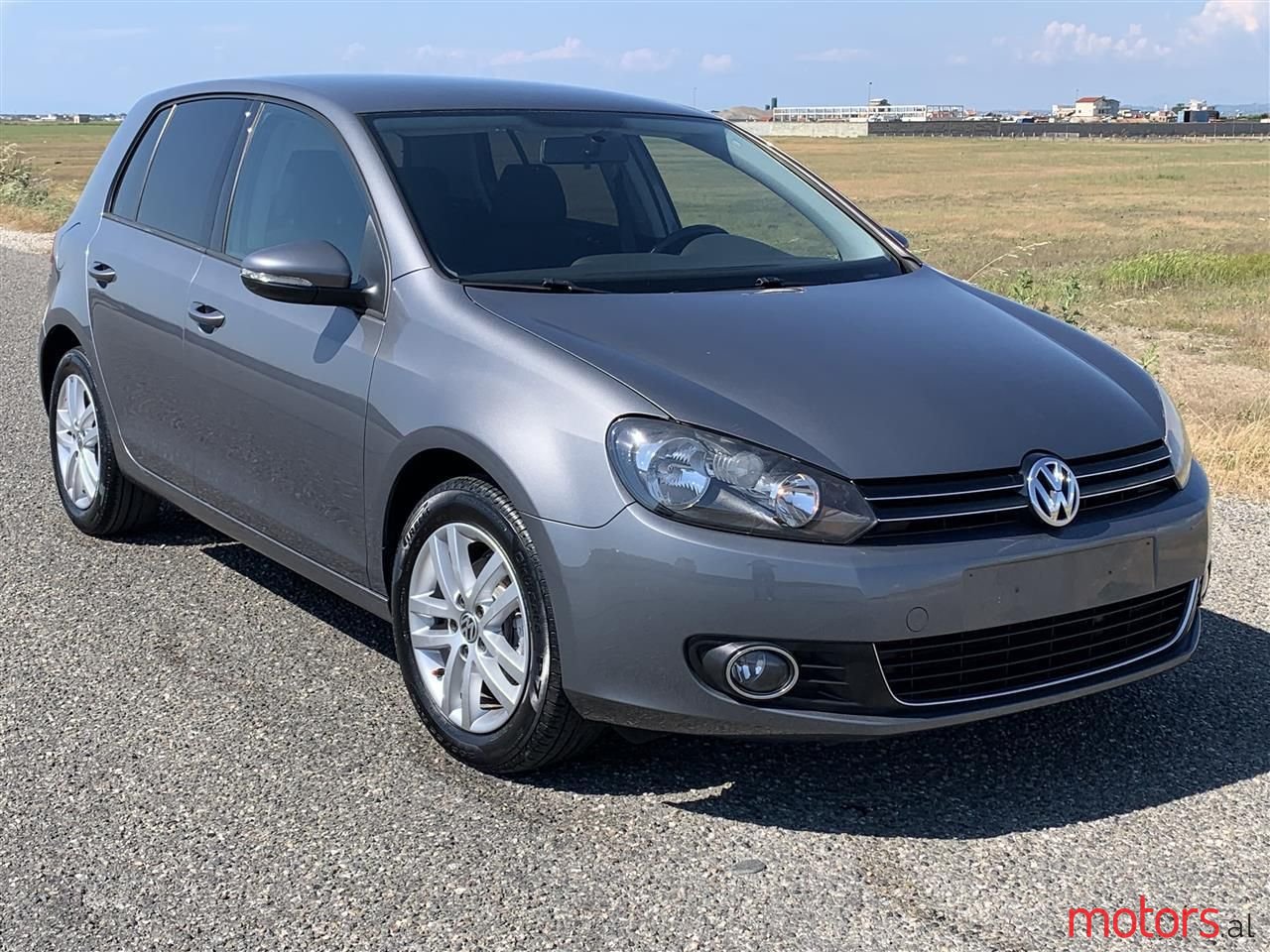 2010' Volkswagen Golf photo #1