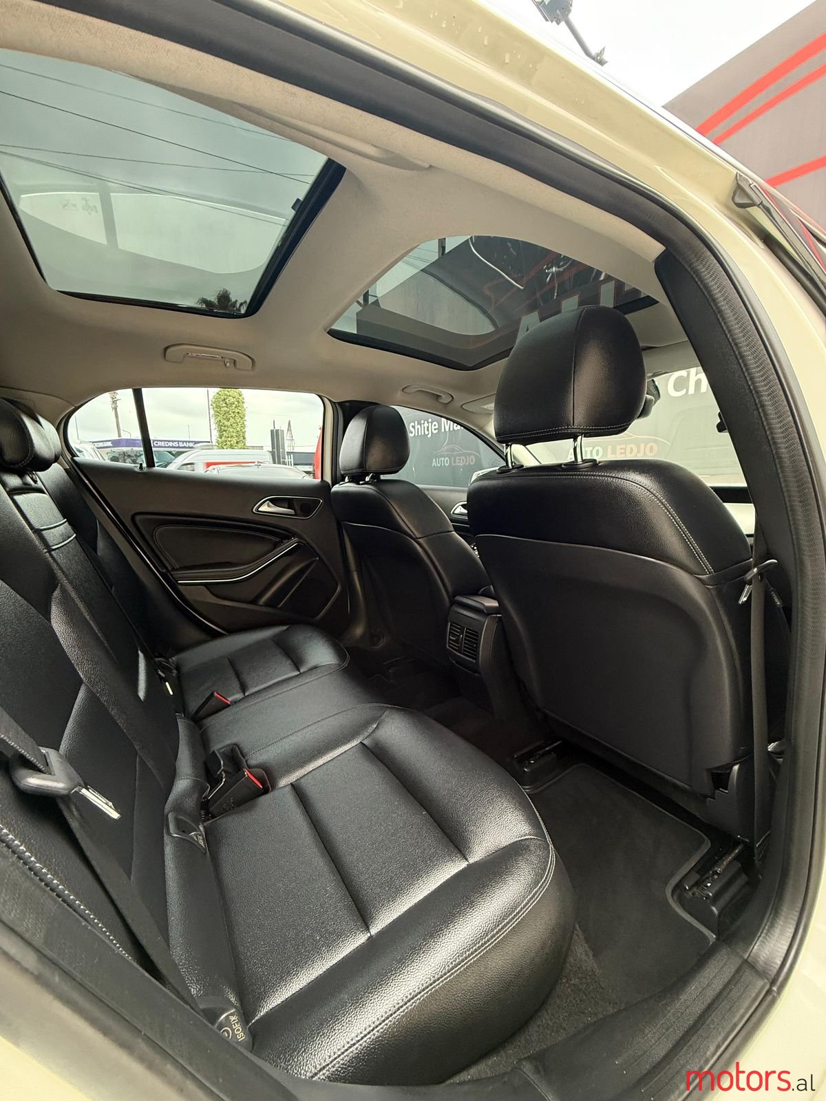 2015' Mercedes-Benz GLA 200 photo #5