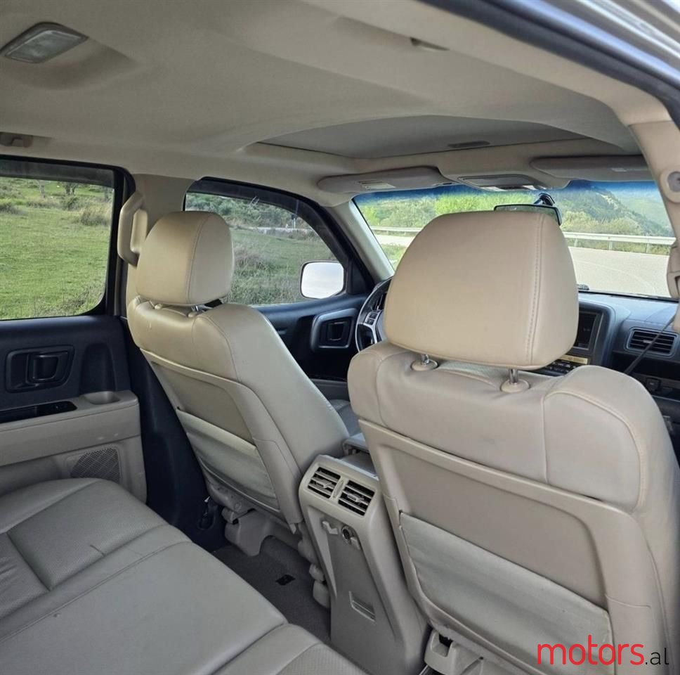 2010' Honda Ridgeline photo #3