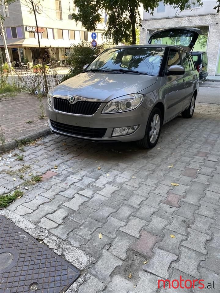 2011' Skoda Fabia photo #1