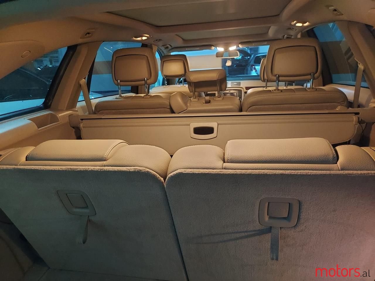 2011' Mercedes-Benz R 350 photo #5