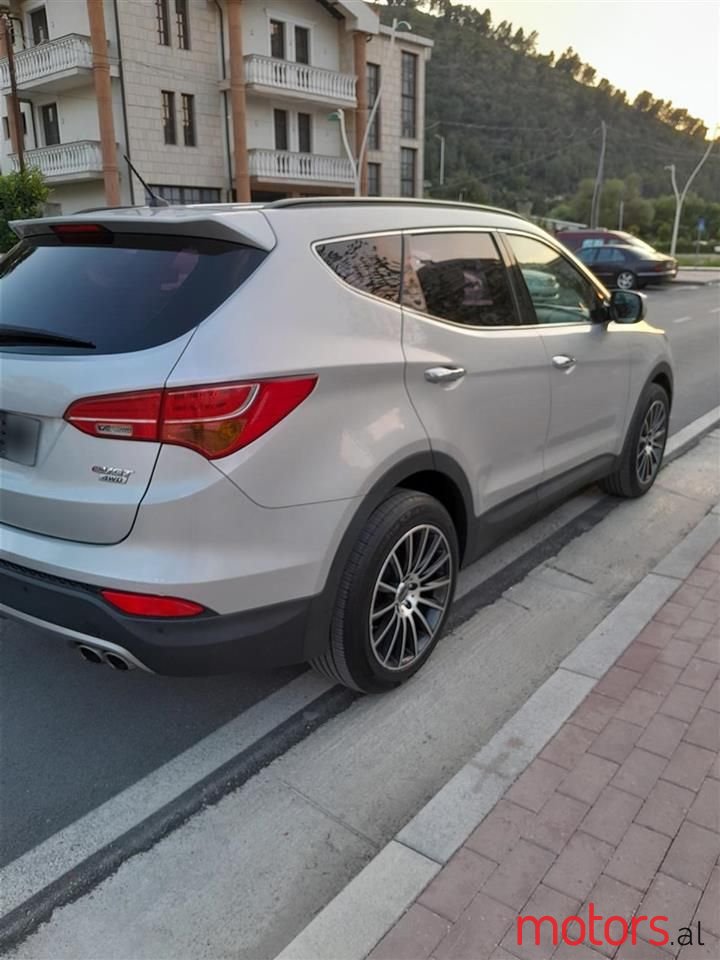 2013' Hyundai Santa Fe photo #6