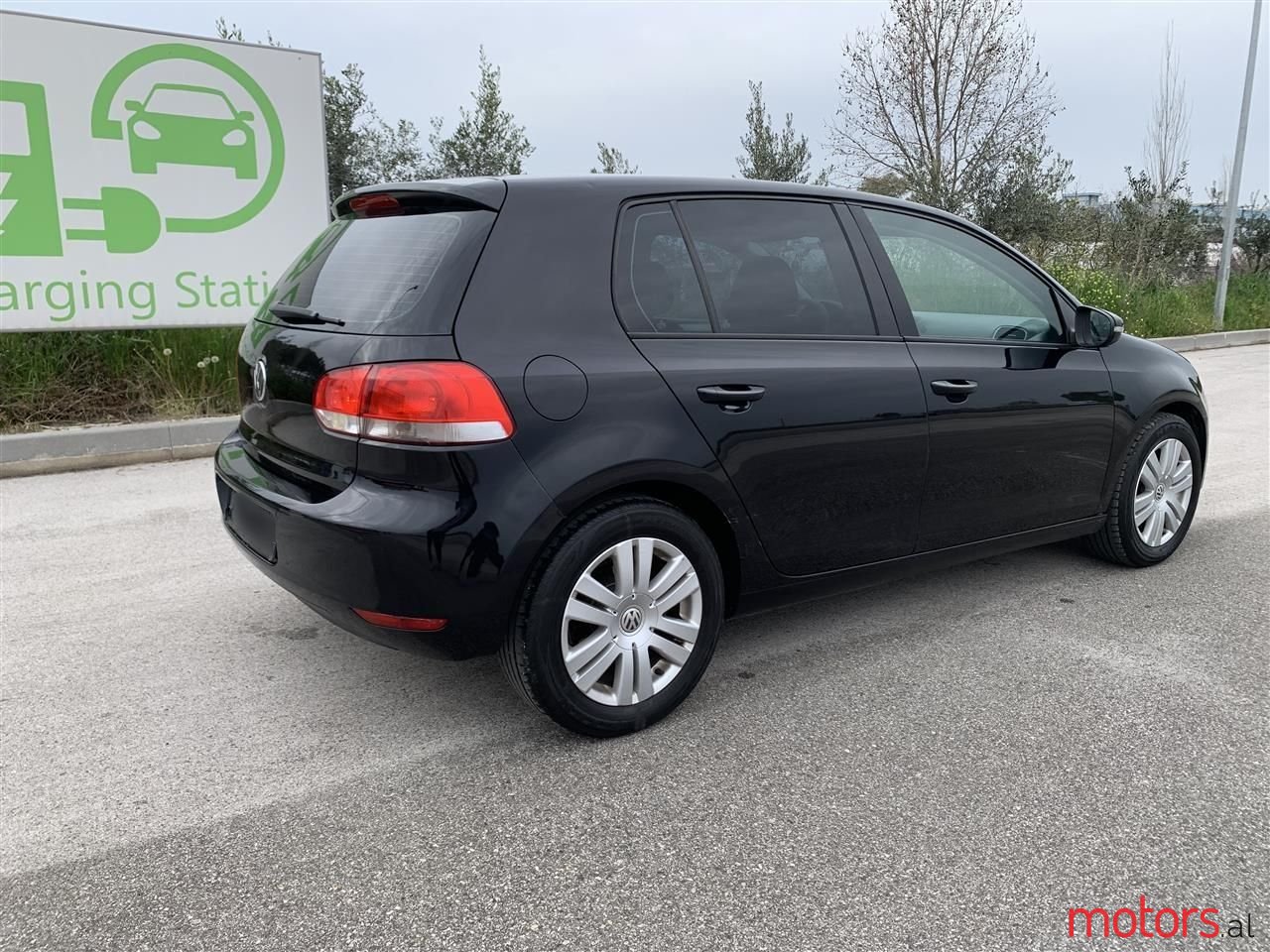 2009' Volkswagen Golf photo #3