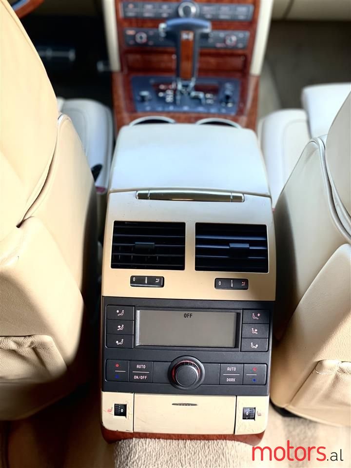 2007' Volkswagen Phaeton photo #6