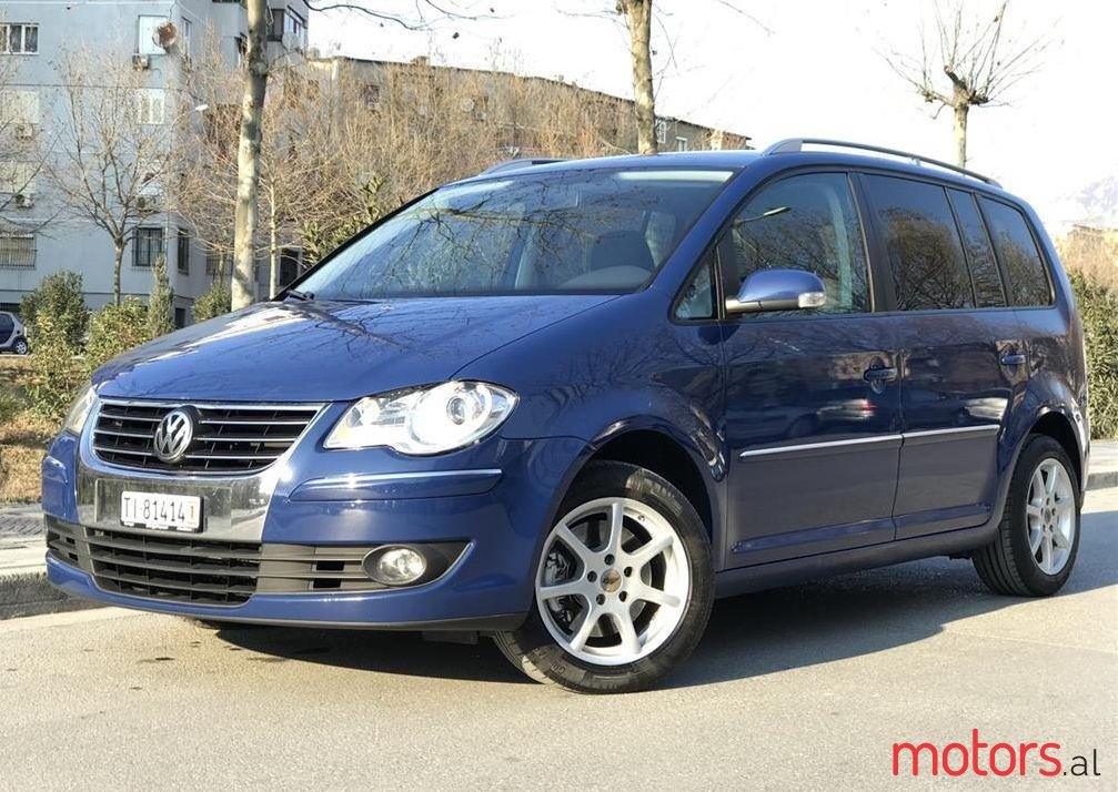2009' Volkswagen Touran photo #1