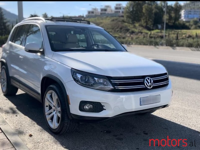 2012' Volkswagen Tiguan photo #5