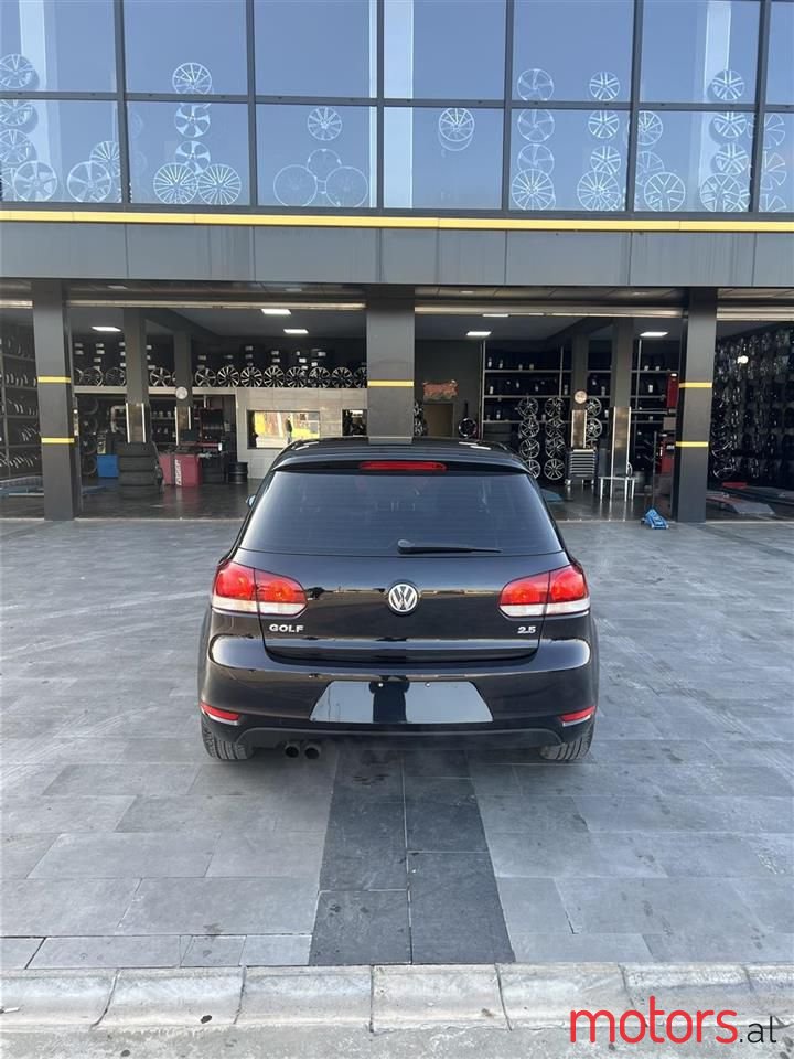 2010' Volkswagen Golf photo #3