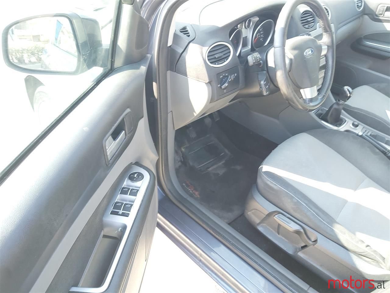 2010' Ford Focus photo #4